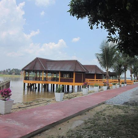 Green Village Pasir Salak Eco River Resort Kampung Gajah  Zewnętrze zdjęcie